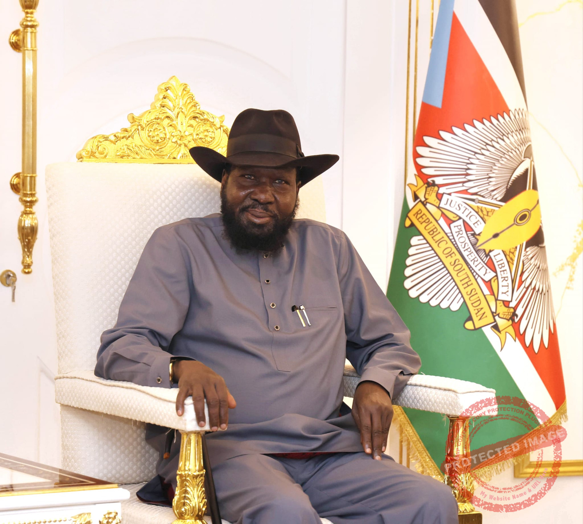 Kiir smiles as he interacts with the oil delegation to Sudan|Courtesy